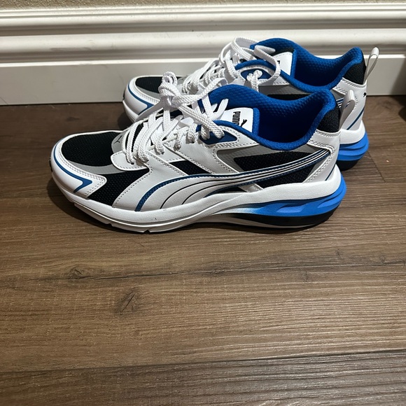 Puma Men's Athletic Shoes Black White Blue New - Picture 4 of 6